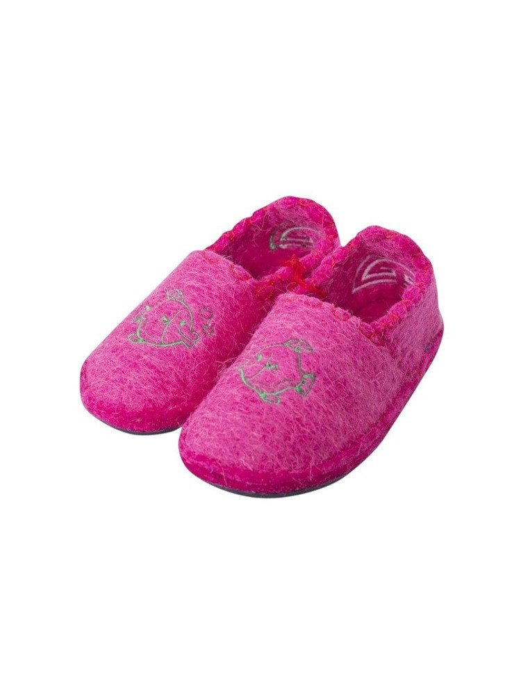 Children’s slippers of sheep wool