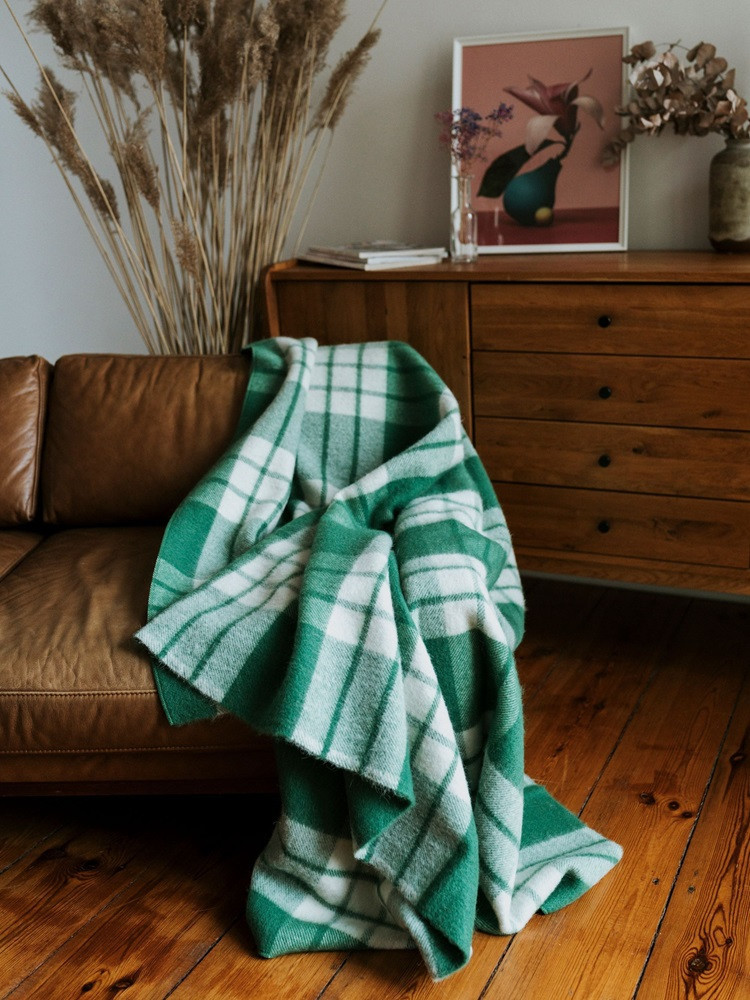100% sheep's wool blanket