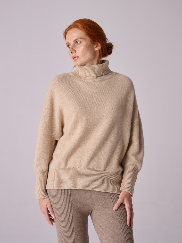 Organic oversize cashmere turtleneck