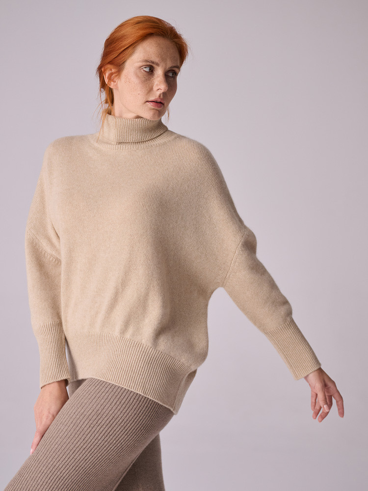 Organic oversize cashmere turtleneck