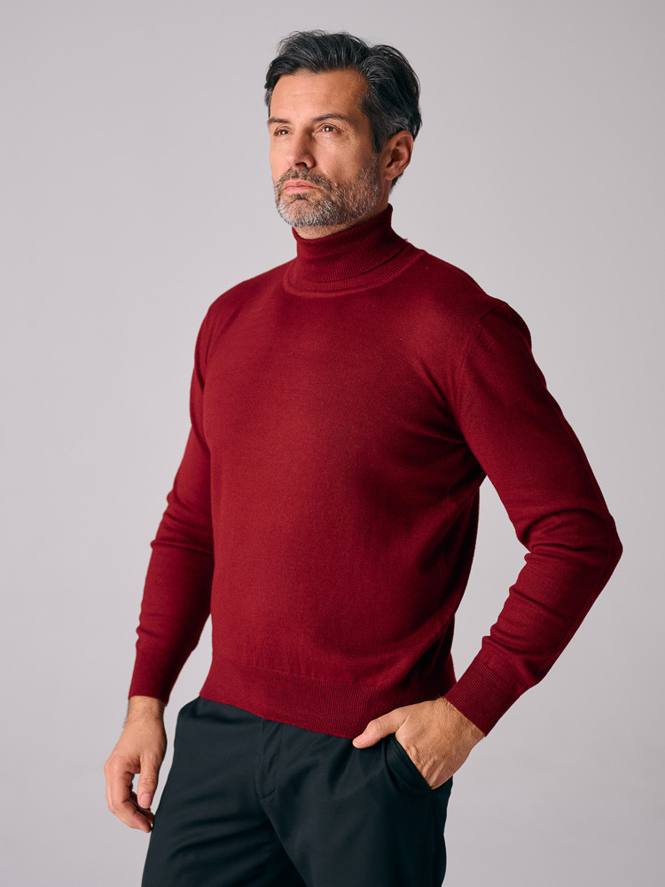 Burgundy sheep wool turtleneck