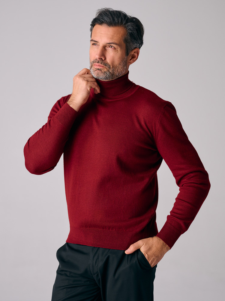 Burgundy sheep wool turtleneck