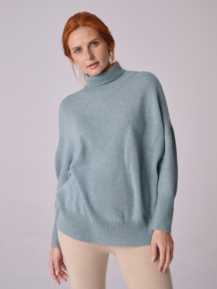 Sage oversize cashmere turtleneck