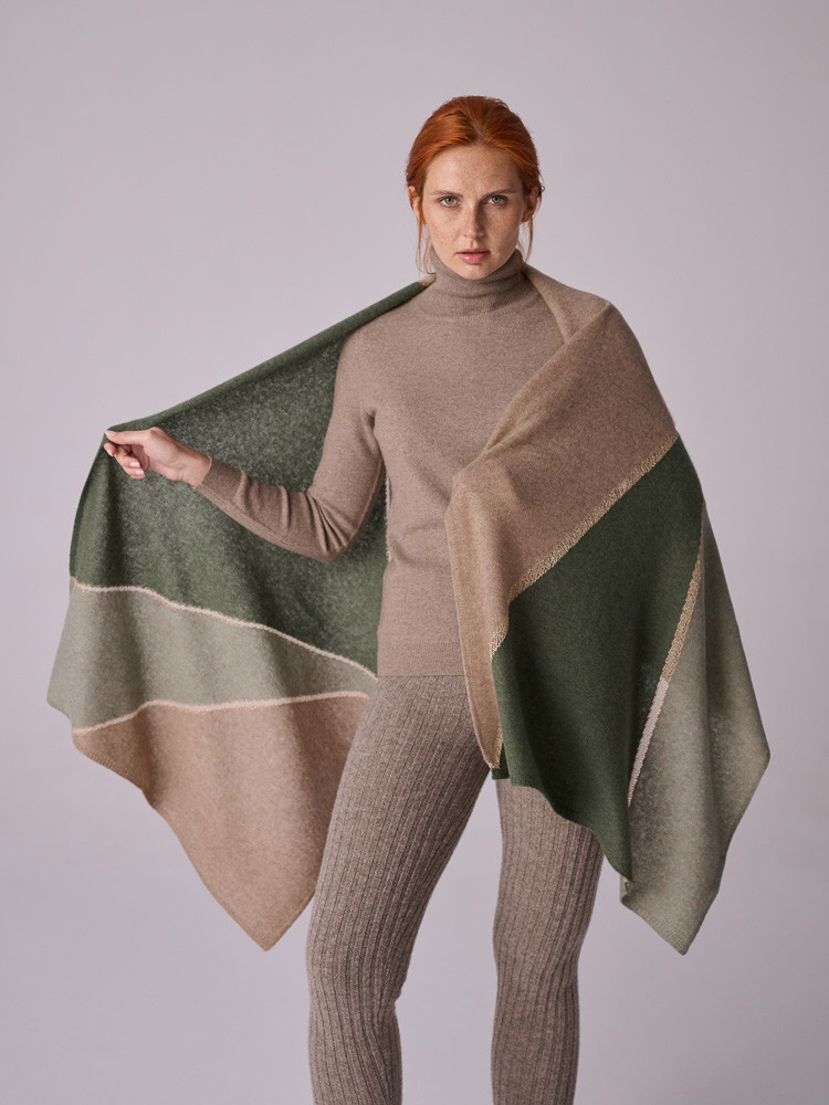 Cashmere scarf in shades of green