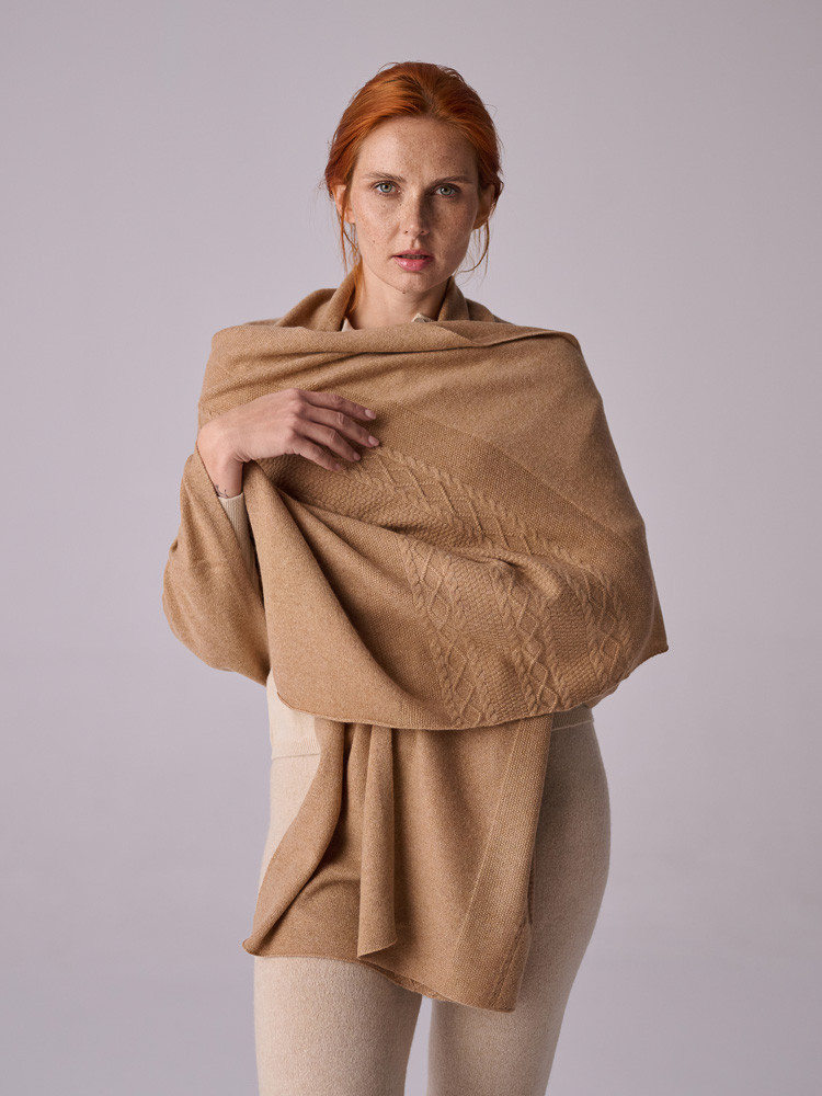 Cashmere scarf with pattern