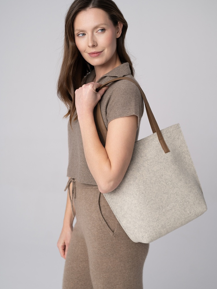 Classic sheep wool bag