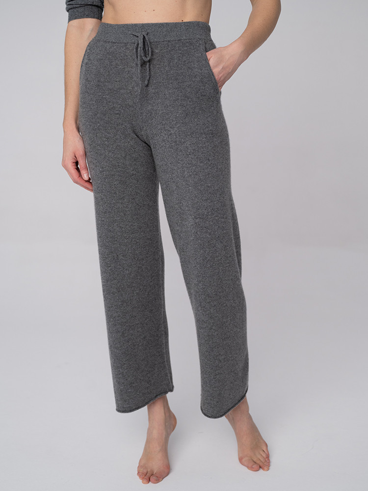 Knitted cashmere trousers