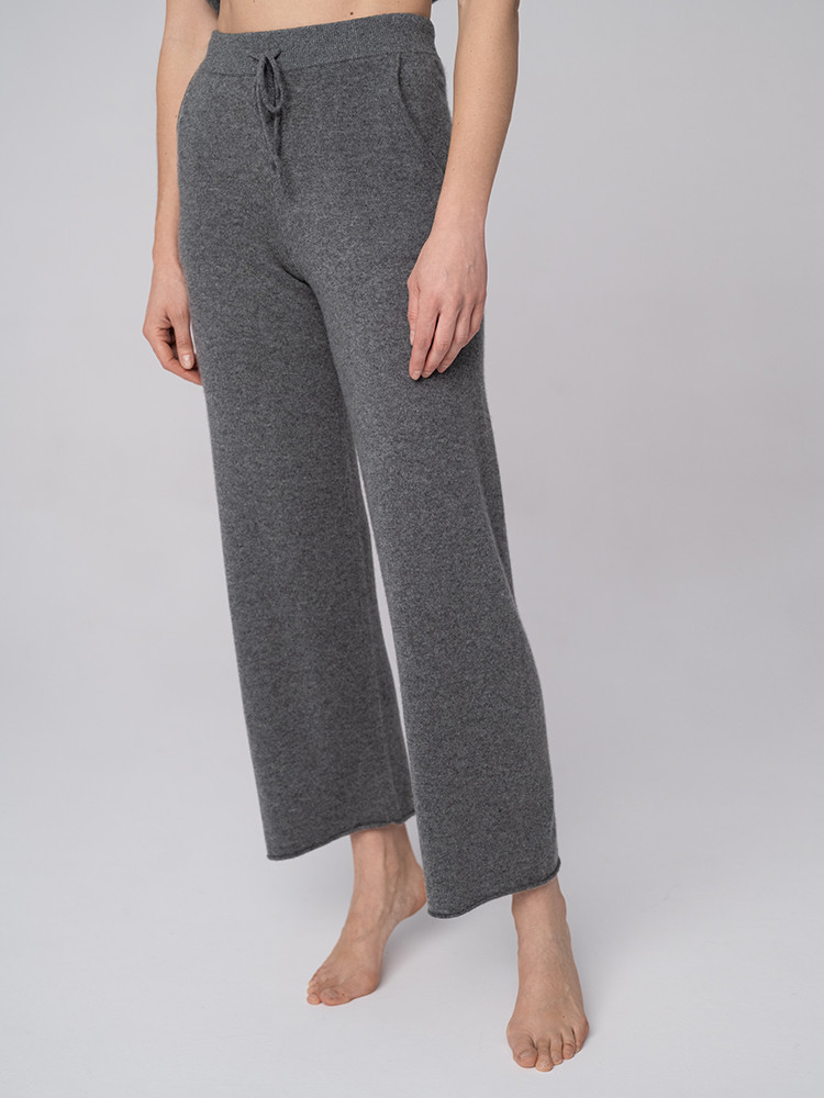Knitted cashmere trousers