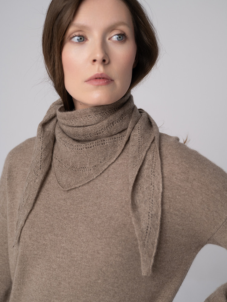 Triangular cashmere shawl