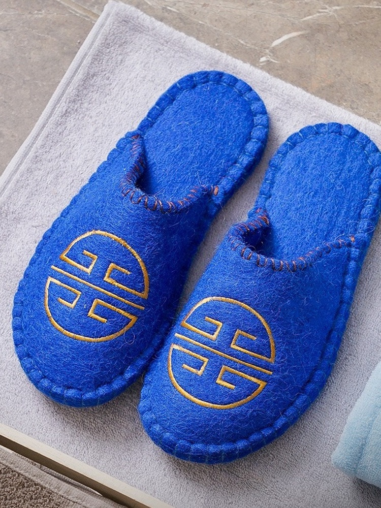 Sheep wool slippers