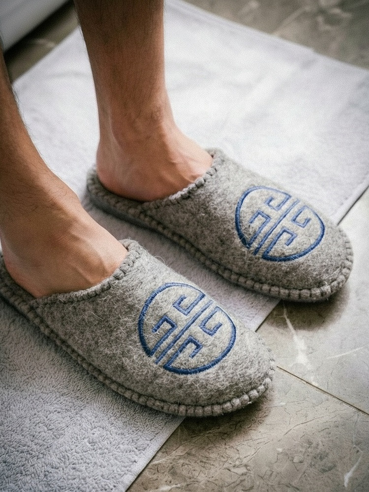 Sheep wool slippers