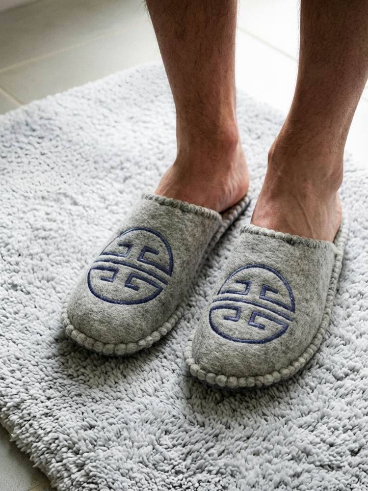 Sheep wool slippers