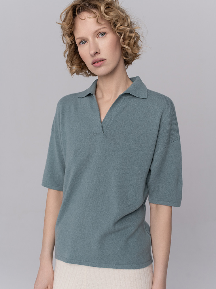 Knitted blouse with collar