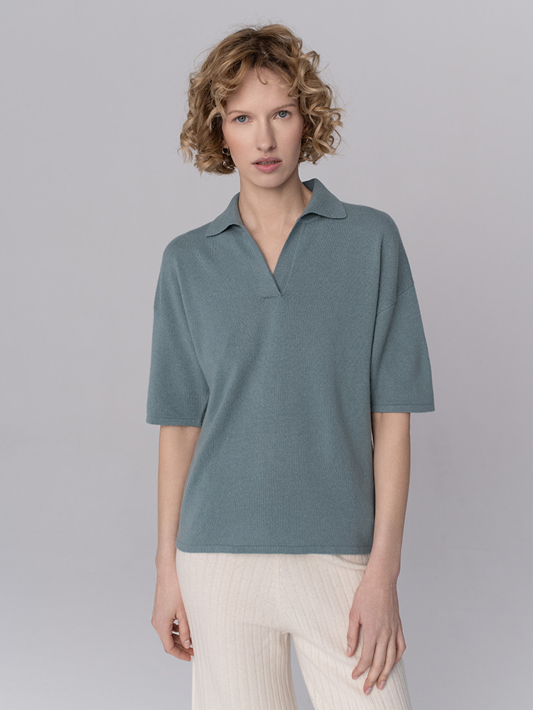 Knitted blouse with collar