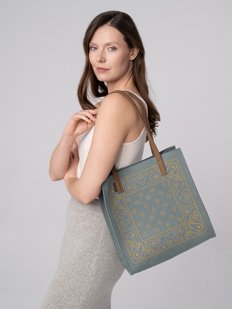 Patterned sheep wool bag