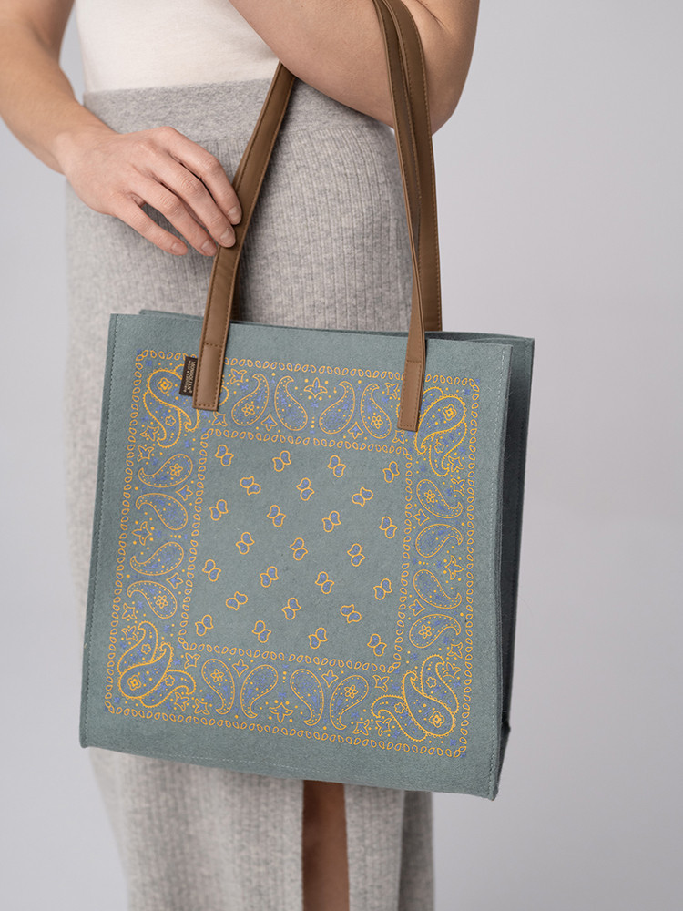 Patterned sheep wool bag