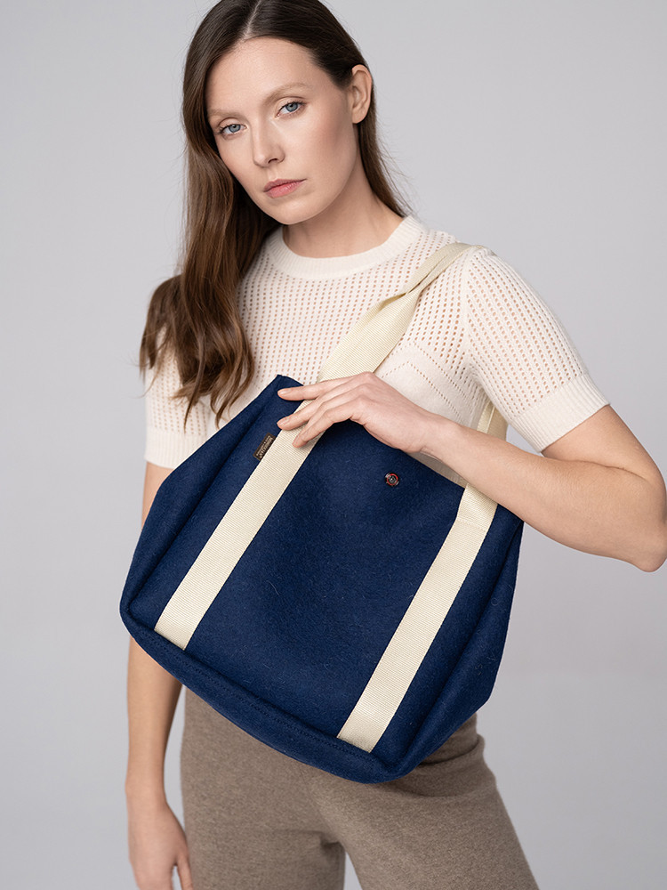 Large sheep wool bag