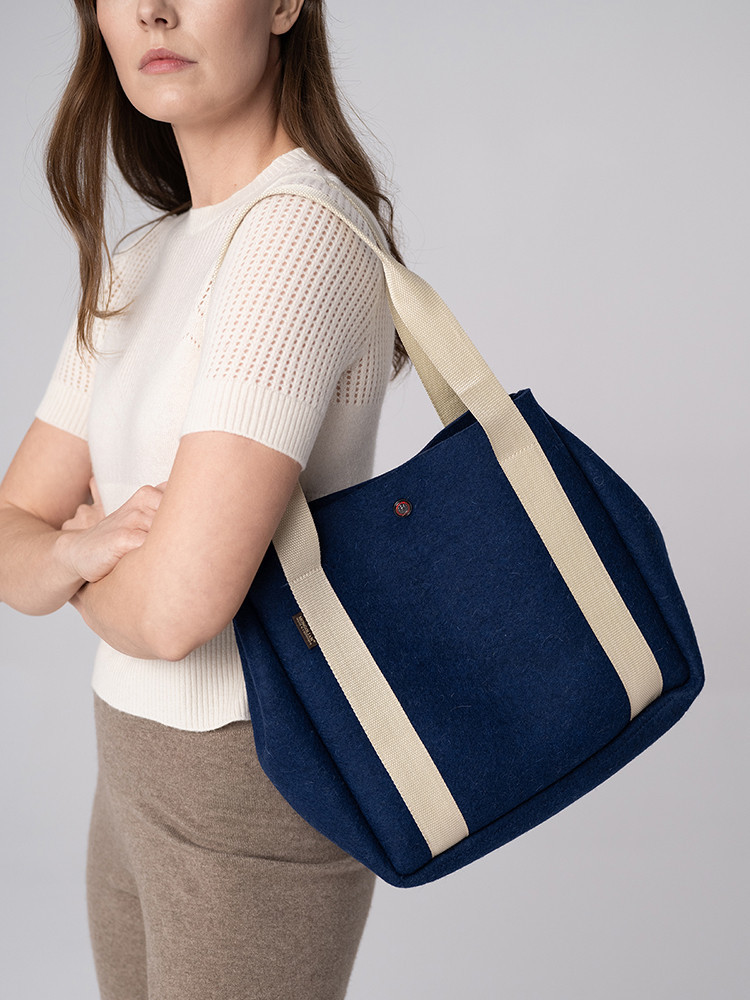 Large sheep wool bag