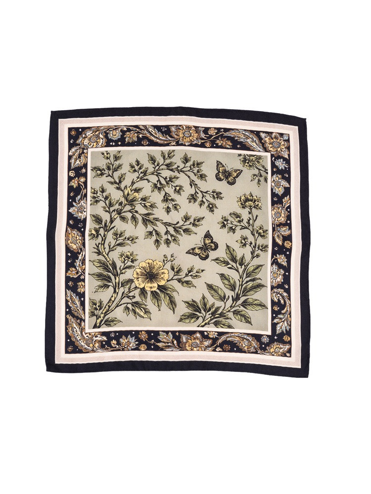 Silk scarf with cashmere in a botanical pattern