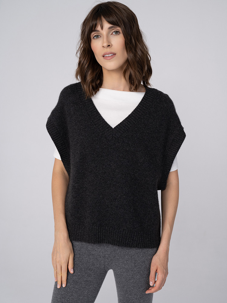 Women’s cashmere vest