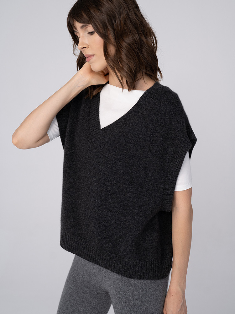 Women’s cashmere vest