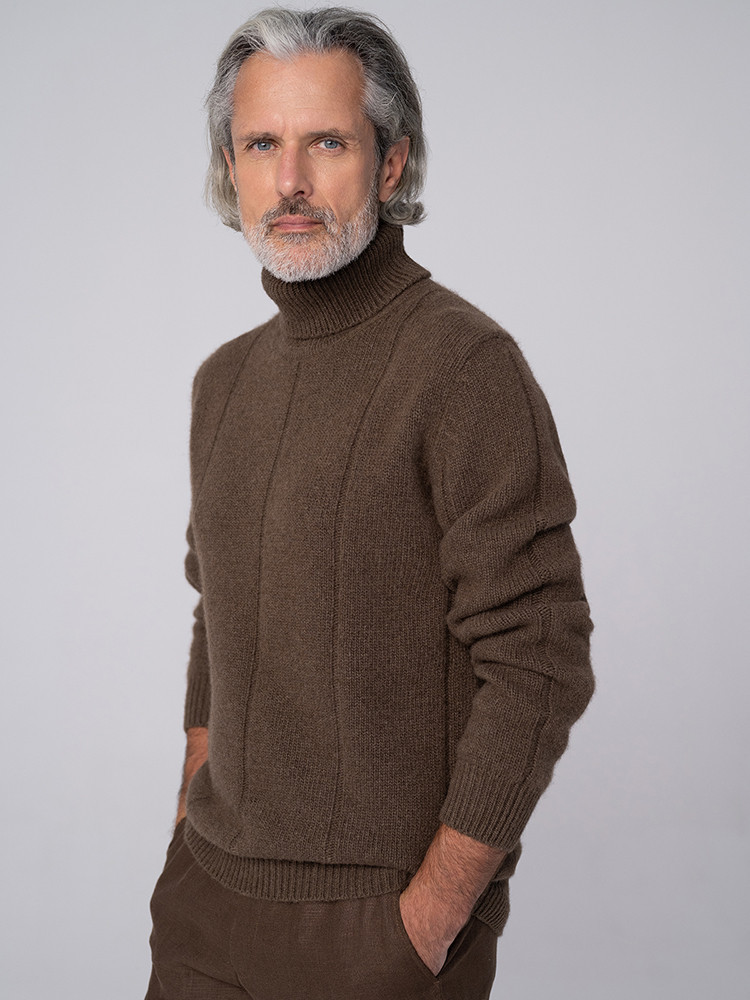 Men’s yak wool turtleneck