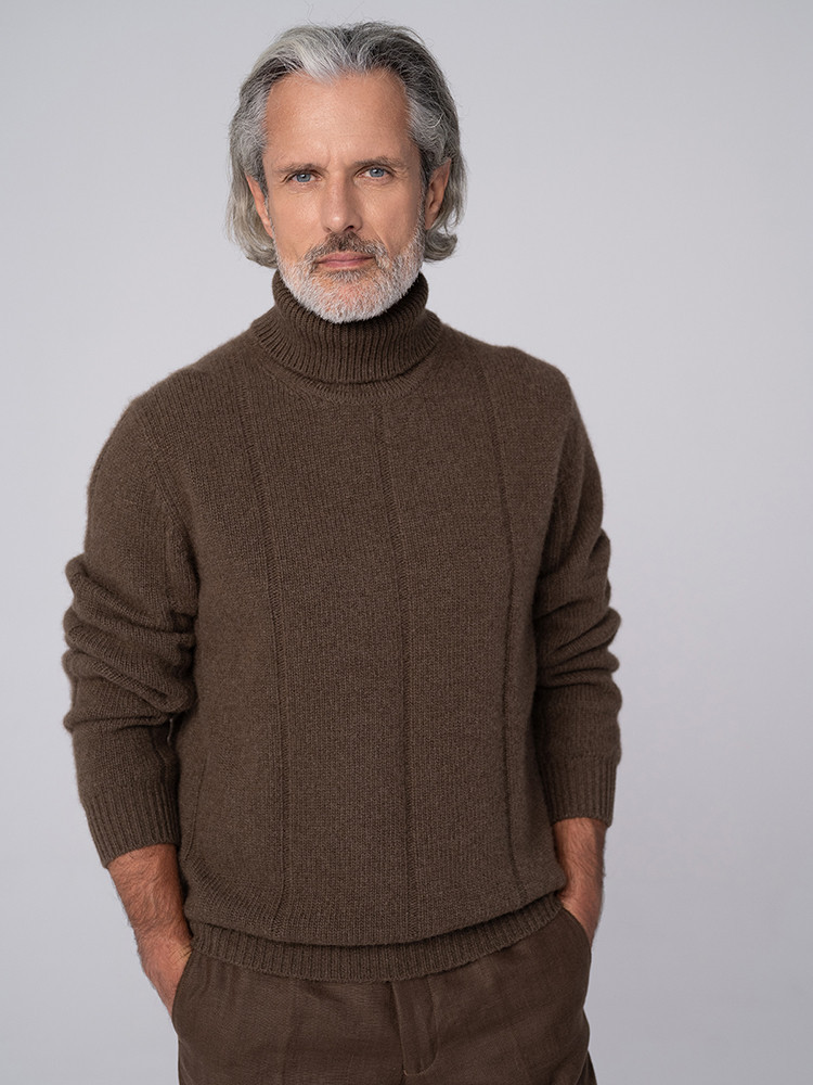 Men’s yak wool turtleneck