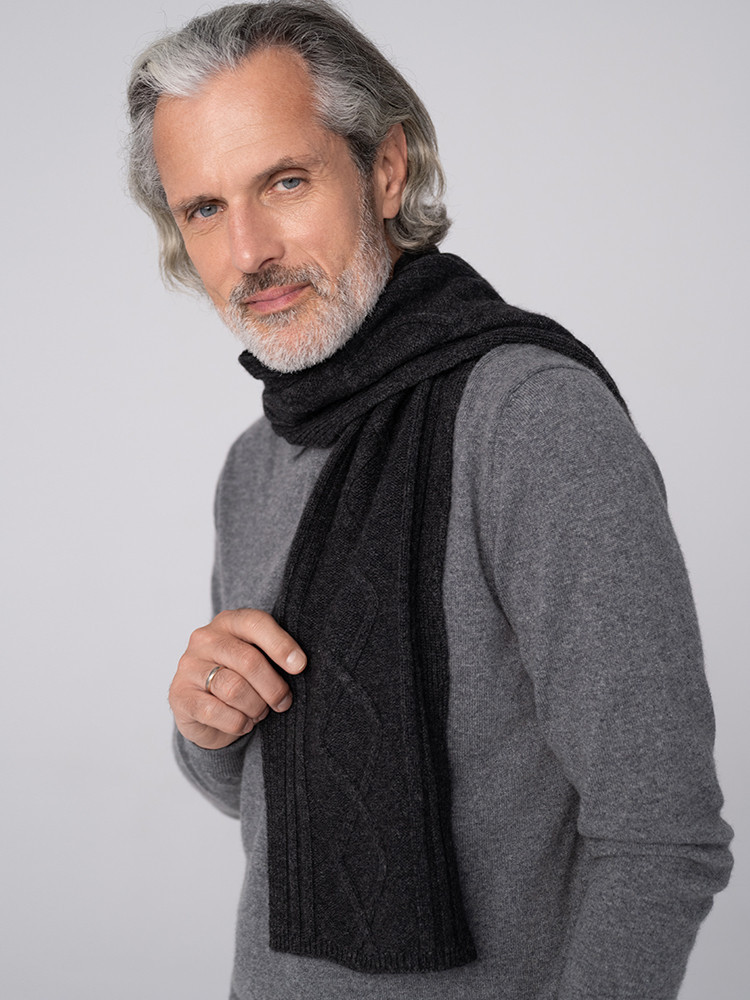 Men’s cashmere scarf