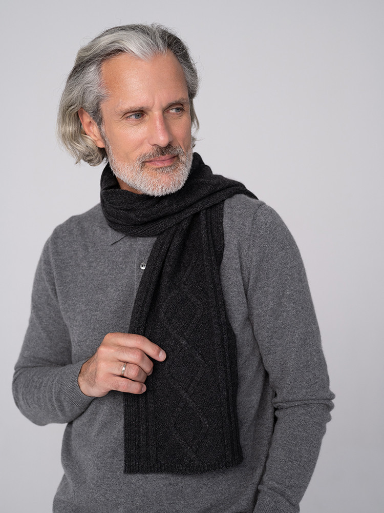 Men’s cashmere scarf
