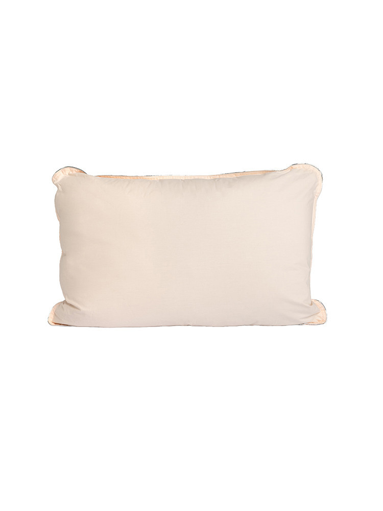 Hypoallergenic pillow with camel wool beige
