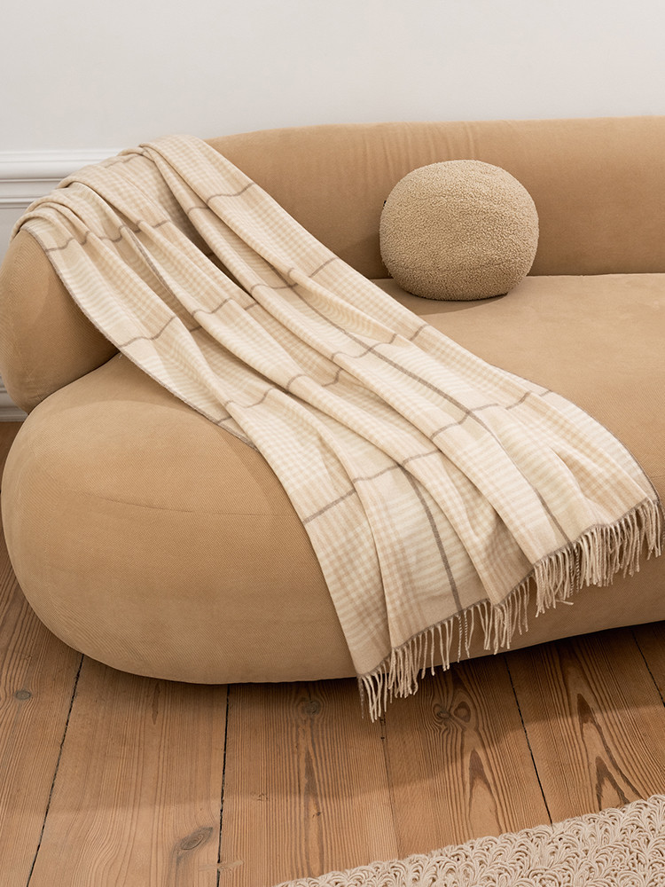 Cashmere blanket in a subtle check pattern