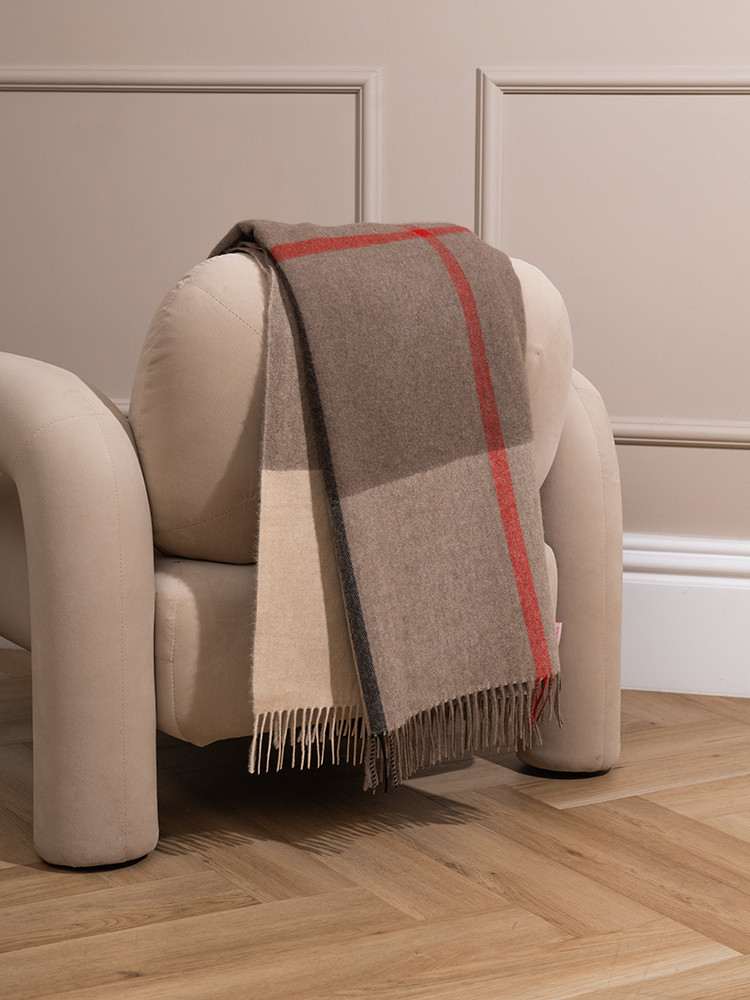 Cashmere blanket in shades of beige